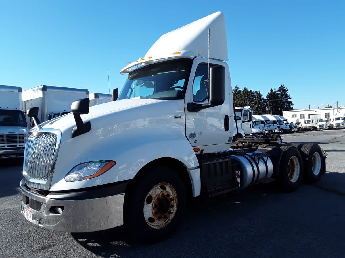 2019 Navistar International LT625 DAYCAB T/A 869881