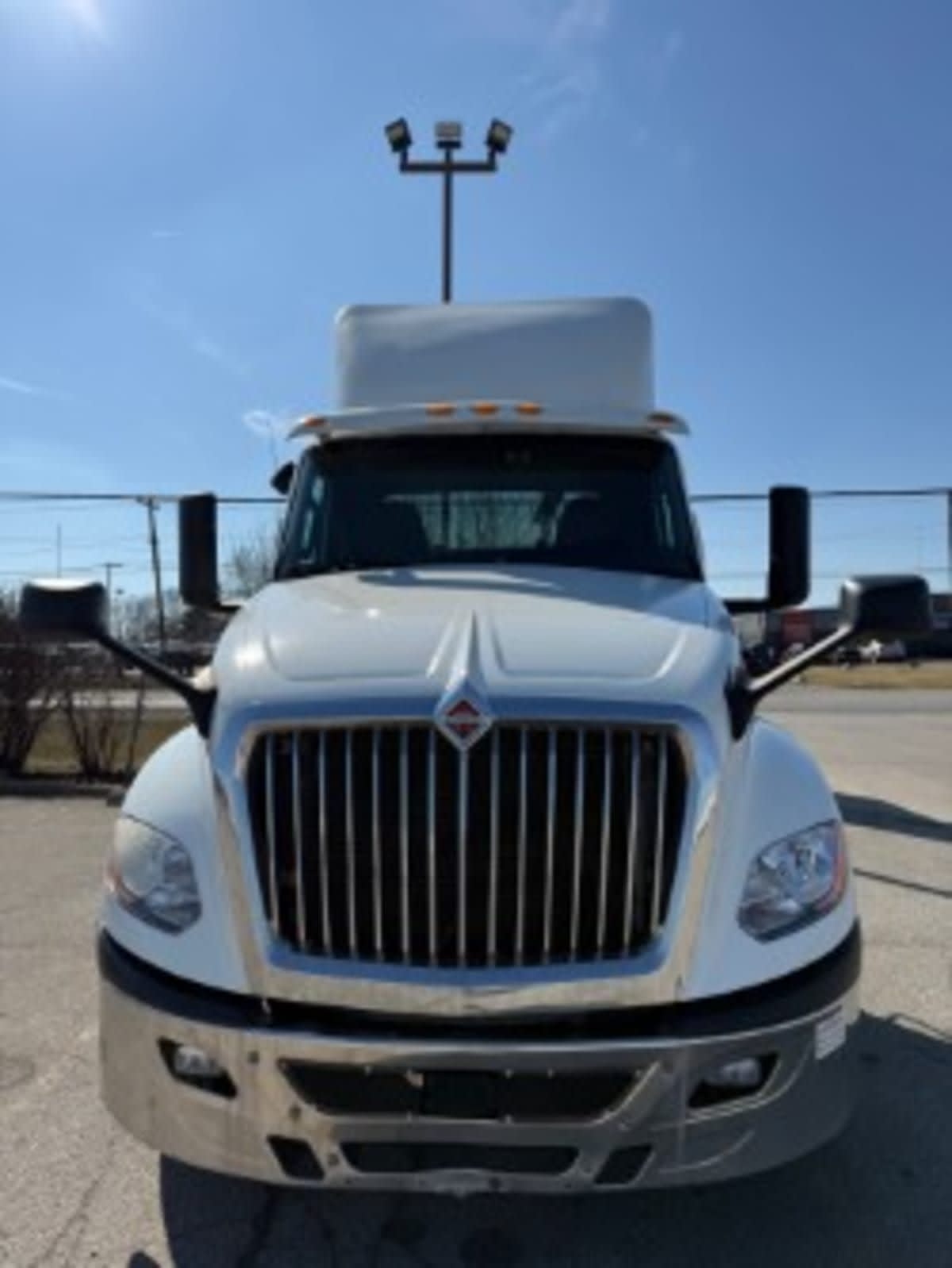 2019 Navistar International LT625 DAYCAB T/A 869892