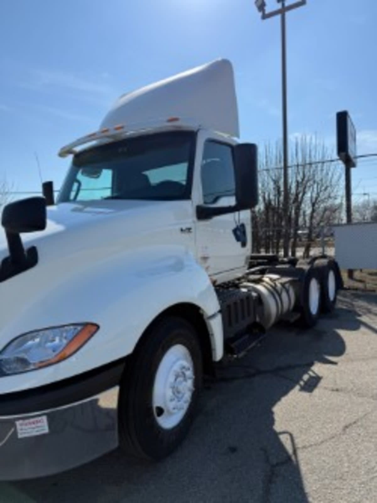 2019 Navistar International LT625 DAYCAB T/A 869892