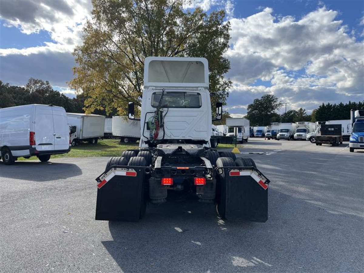 2019 International - image 5