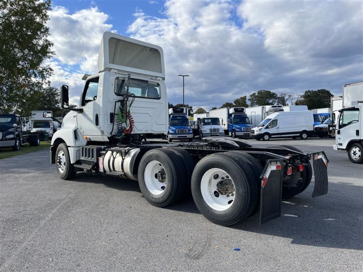 2019 International - image 6