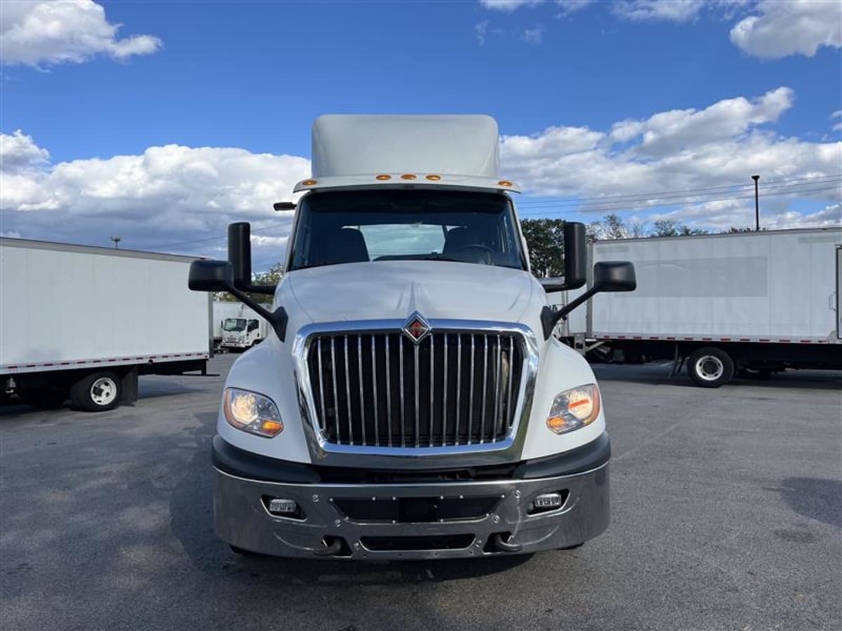 2019 International - image 2