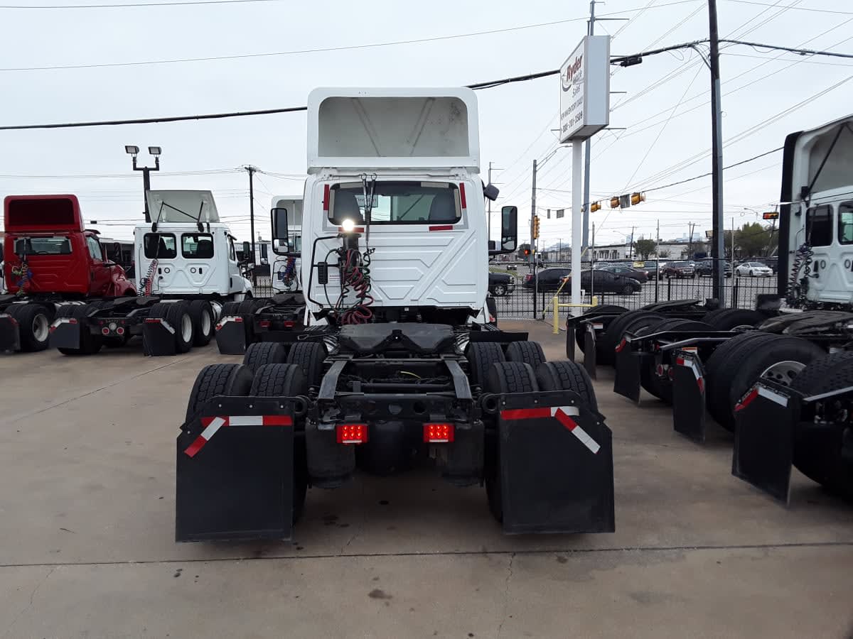 2019 Navistar International LT625 DAYCAB T/A 869915