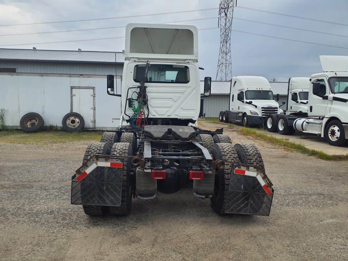 2019 Navistar International LT625 DAYCAB T/A 869917