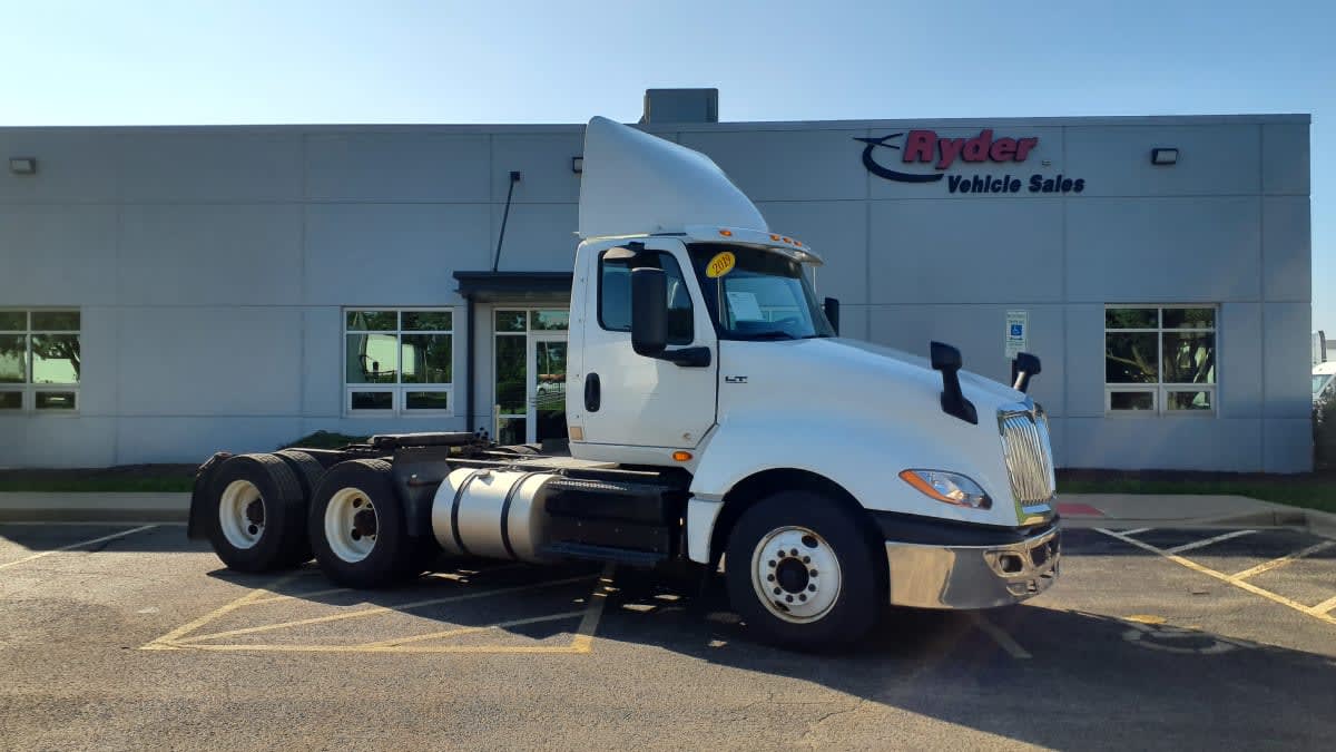 2019 International LT in Bolingbrook, IL — photo 3