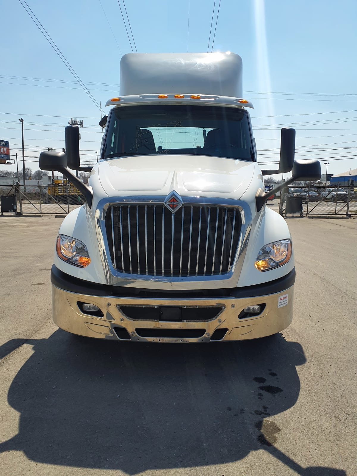 2019 Navistar International LT625 DAYCAB T/A 869930