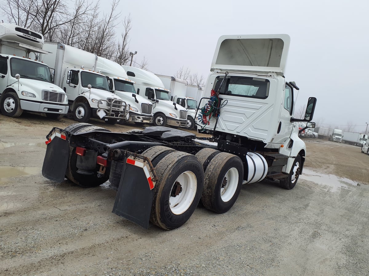 2019 Navistar International LT625 DAYCAB T/A 869931