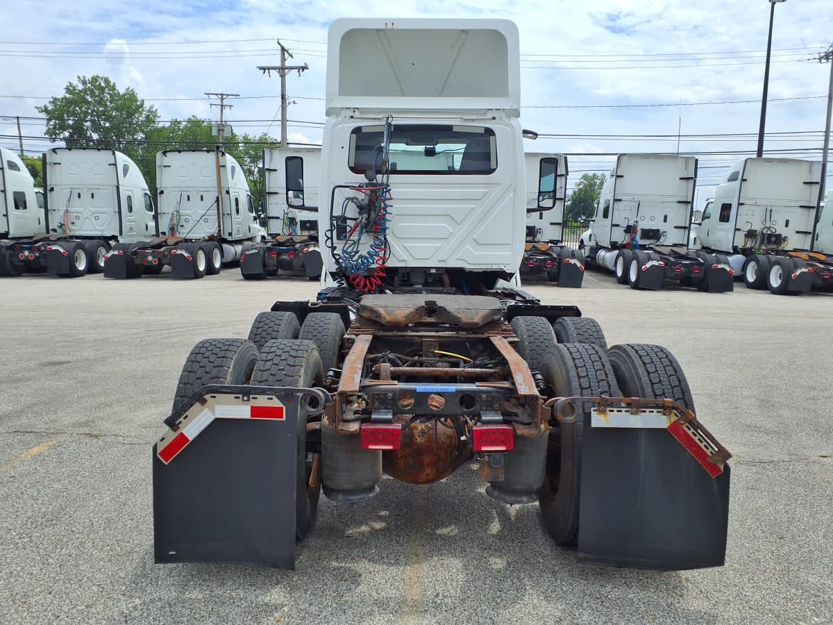 2019 Navistar International LT625 DAYCAB T/A 869940
