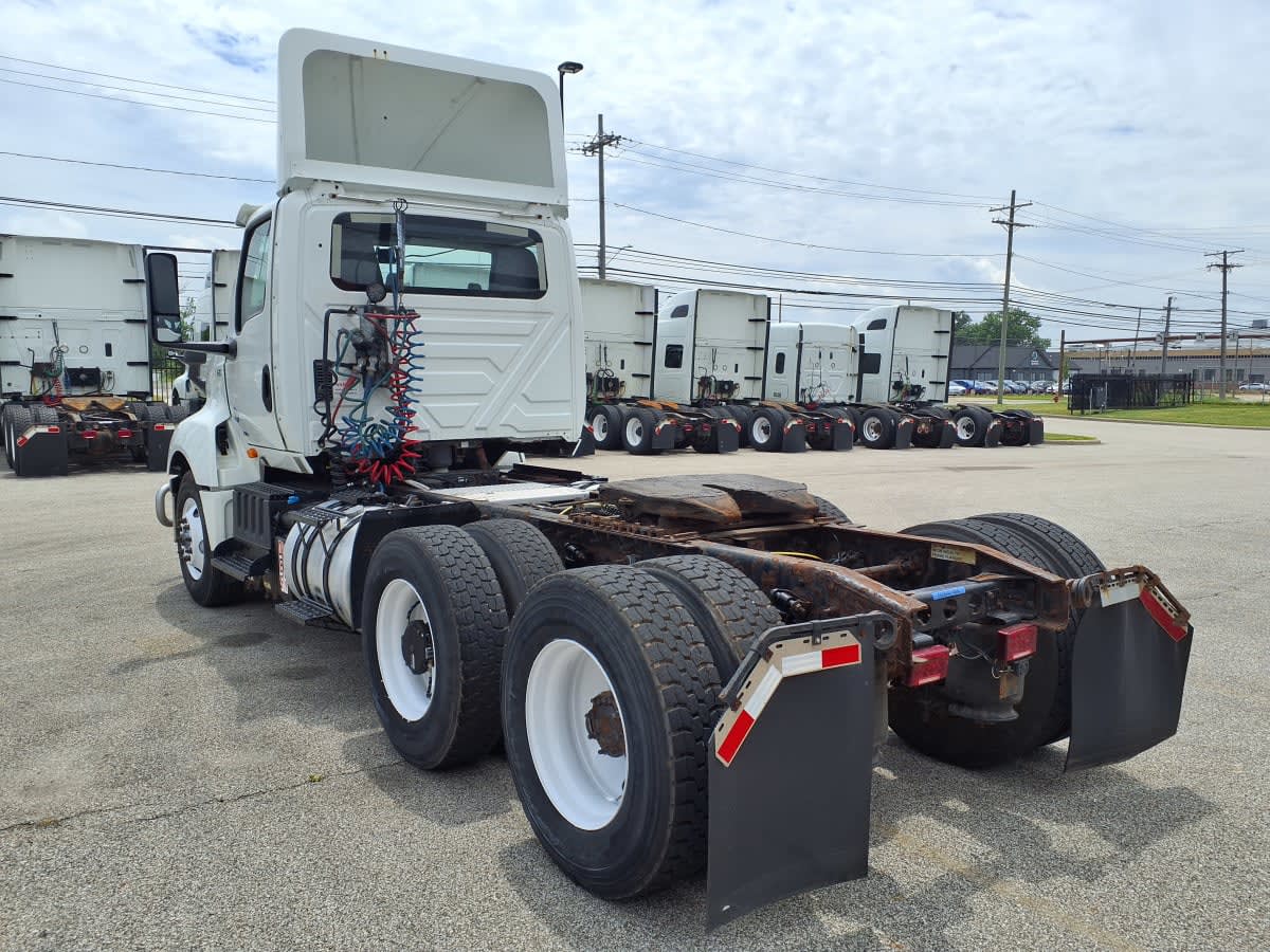2019 Navistar International LT625 DAYCAB T/A 869940