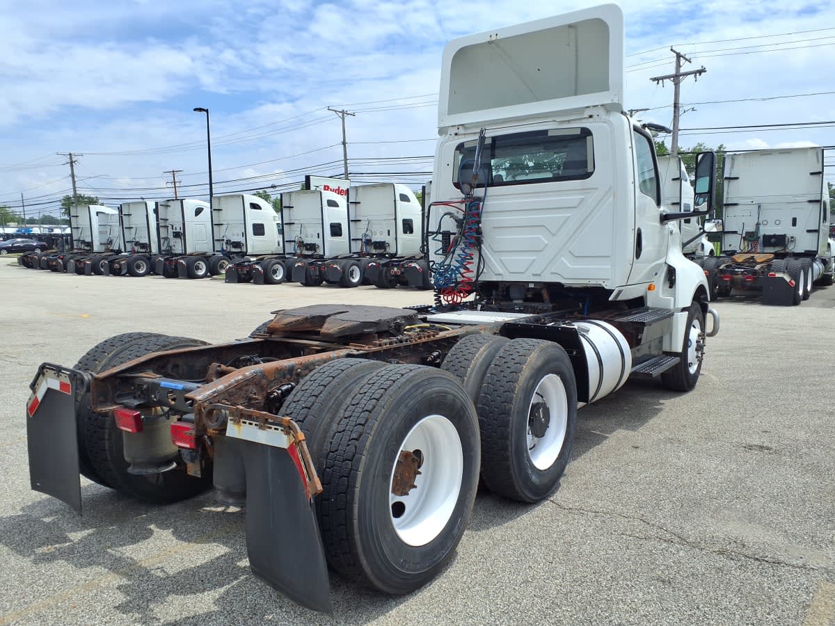 2019 Navistar International LT625 DAYCAB T/A 869940