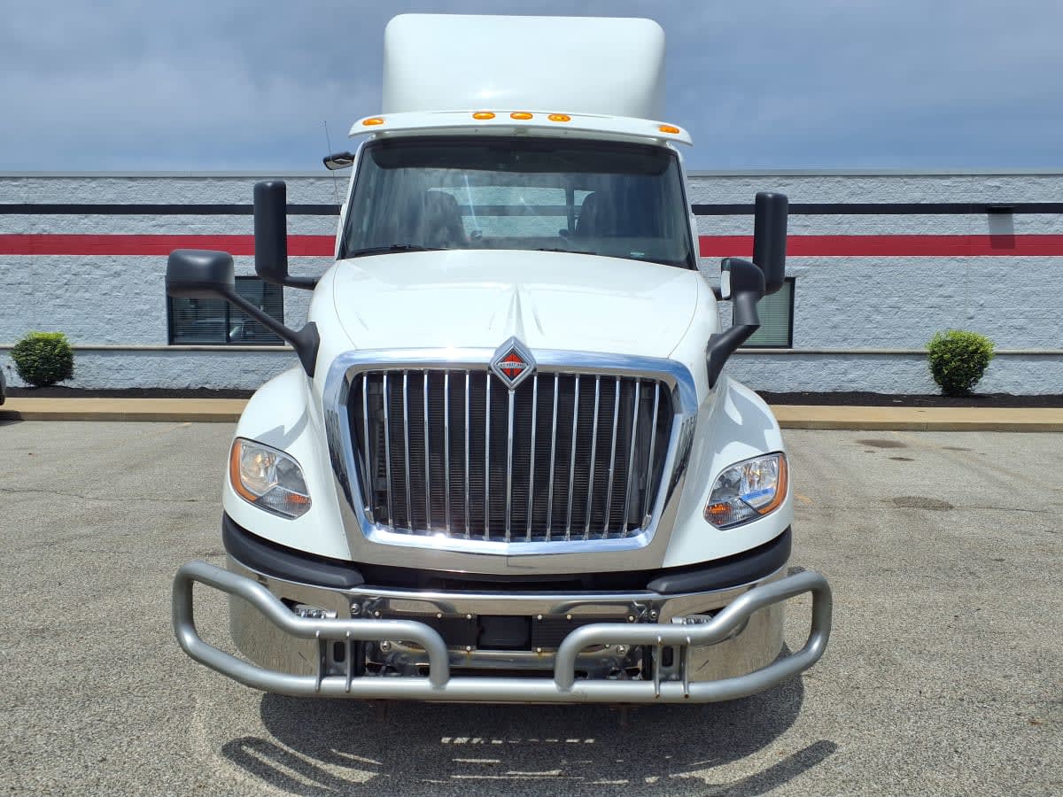 2019 Navistar International LT625 DAYCAB T/A 869940