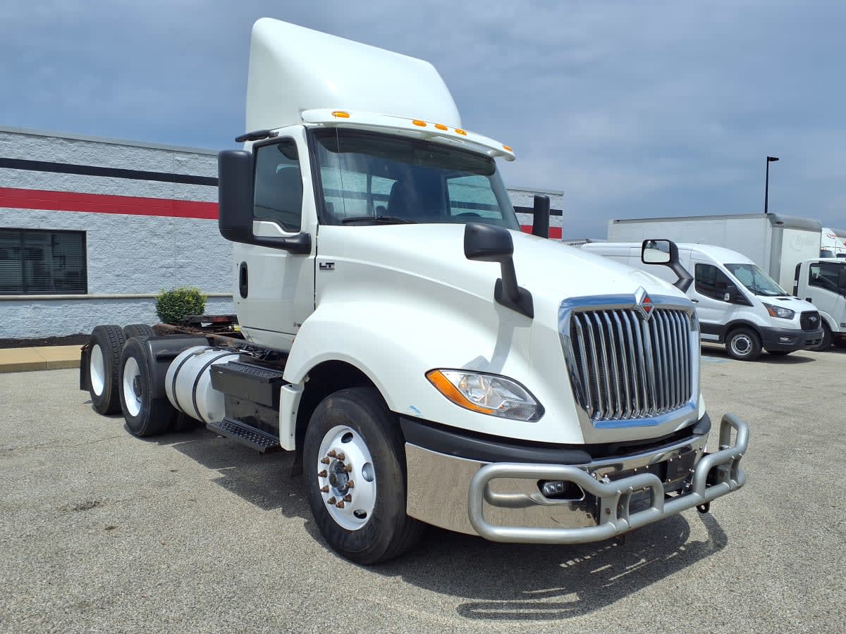 2019 Navistar International LT625 DAYCAB T/A 869940