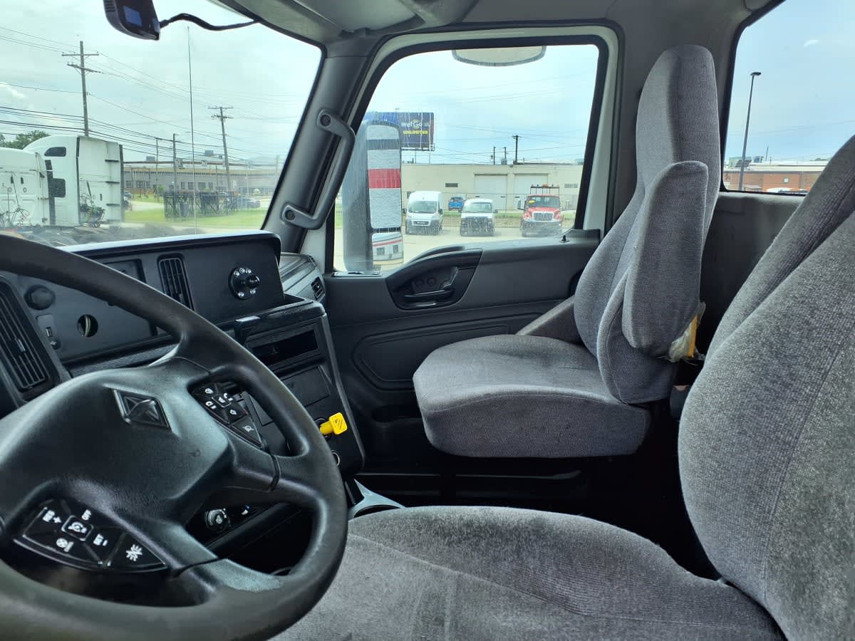 2019 Navistar International LT625 DAYCAB T/A 869940