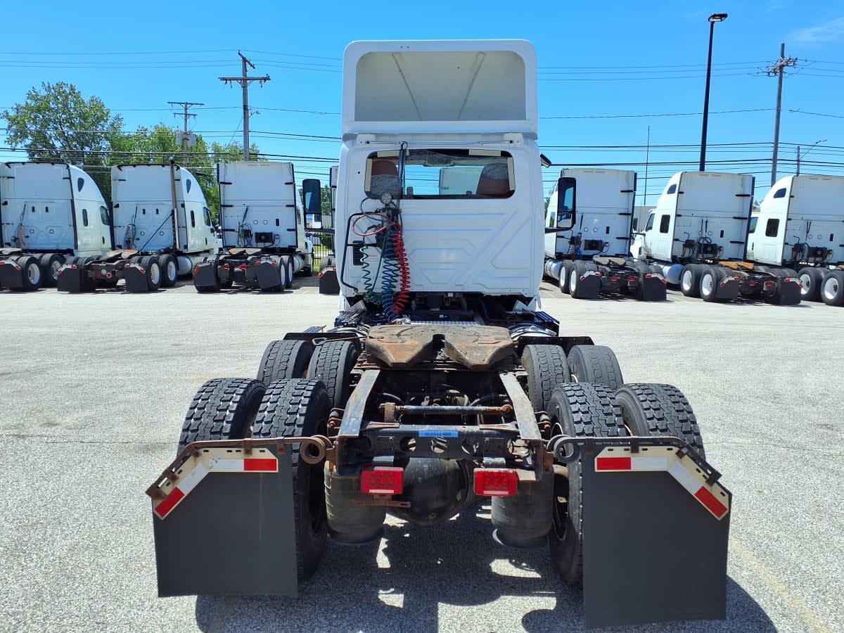 2019 Navistar International LT625 DAYCAB T/A 869944
