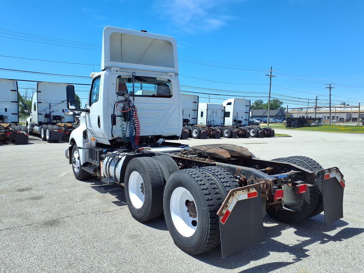 2019 Navistar International LT625 DAYCAB T/A 869944
