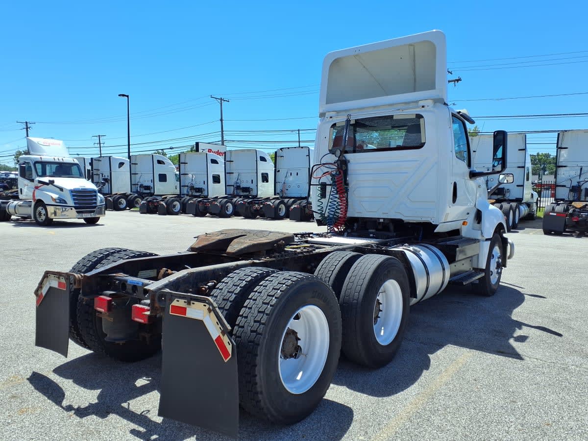 2019 Navistar International LT625 DAYCAB T/A 869944