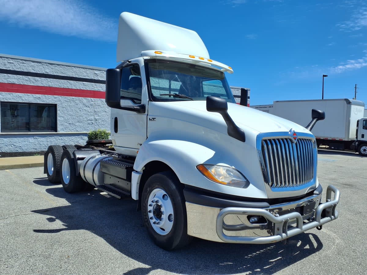 2019 Navistar International LT625 DAYCAB T/A 869944