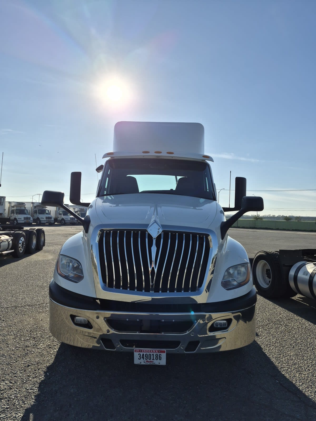 2019 International - image 2