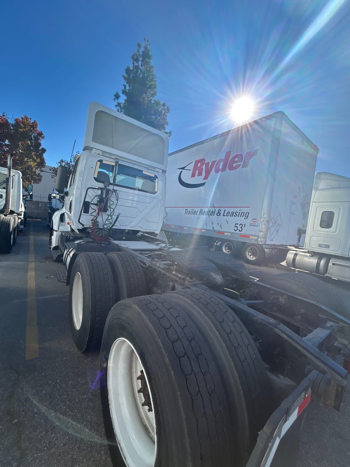 2019 International - image 6