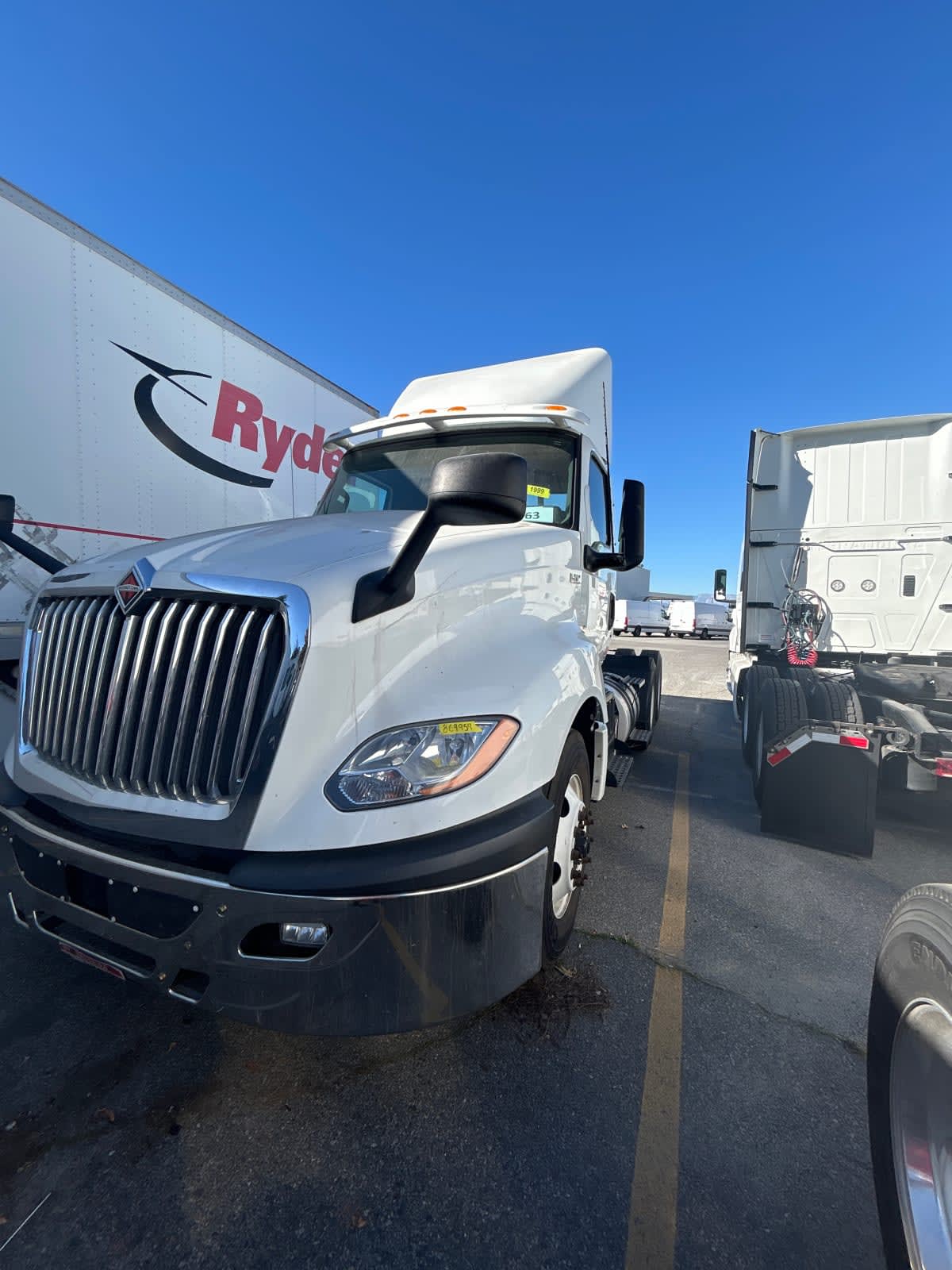 2019 International - image 3