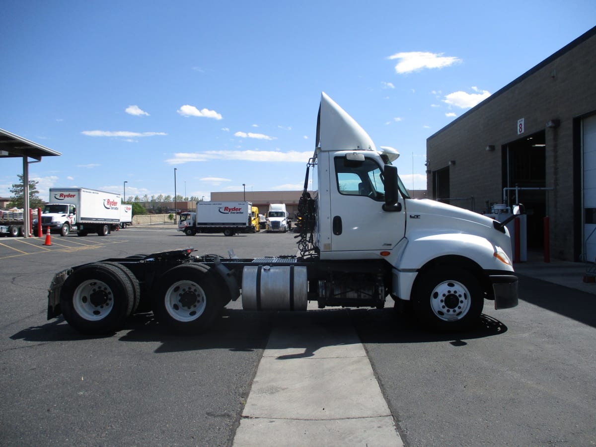 2019 Navistar International LT625 DAYCAB T/A 869979