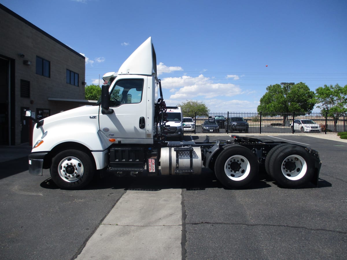 2019 Navistar International LT625 DAYCAB T/A 869979