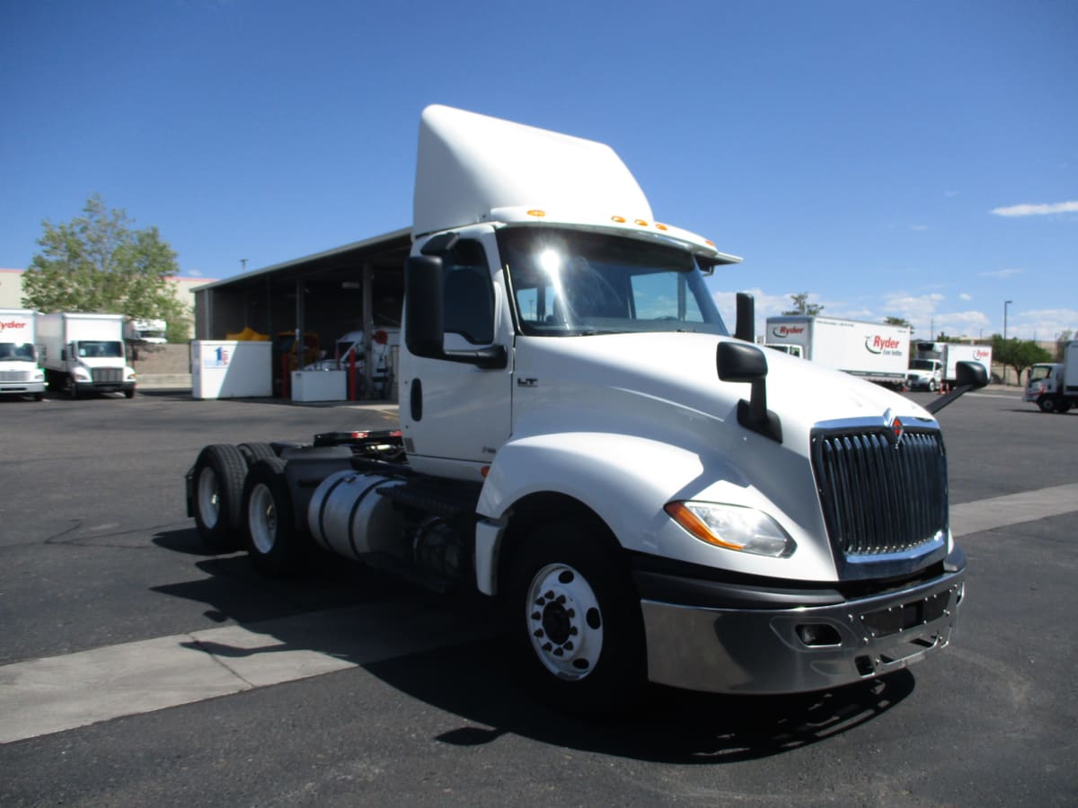 2019 Navistar International LT625 DAYCAB T/A 869979