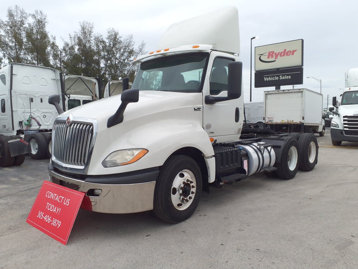 2019 Navistar International LT625 DAYCAB T/A 869982