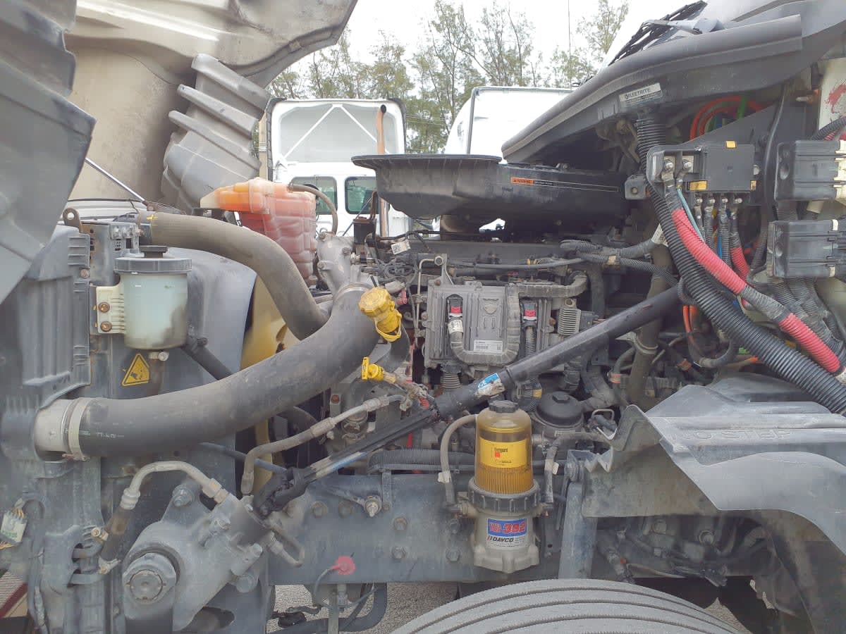 2019 Navistar International LT625 DAYCAB T/A 869982