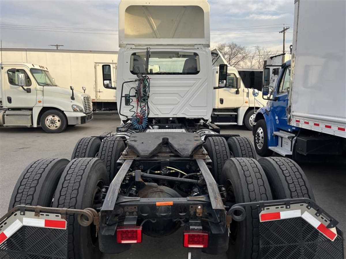 2019 International - image 5