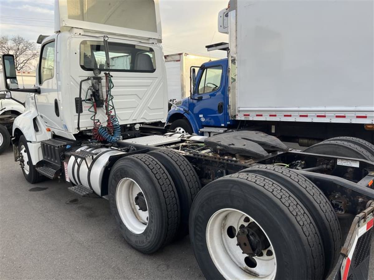 2019 International - image 6