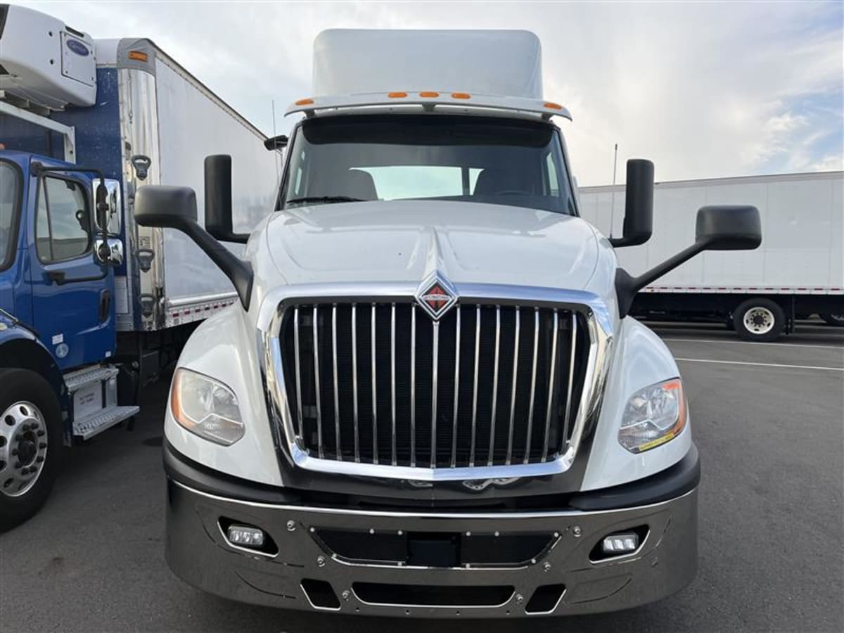 2019 International - image 2