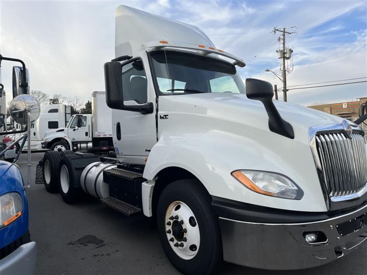 2019 International - image 3