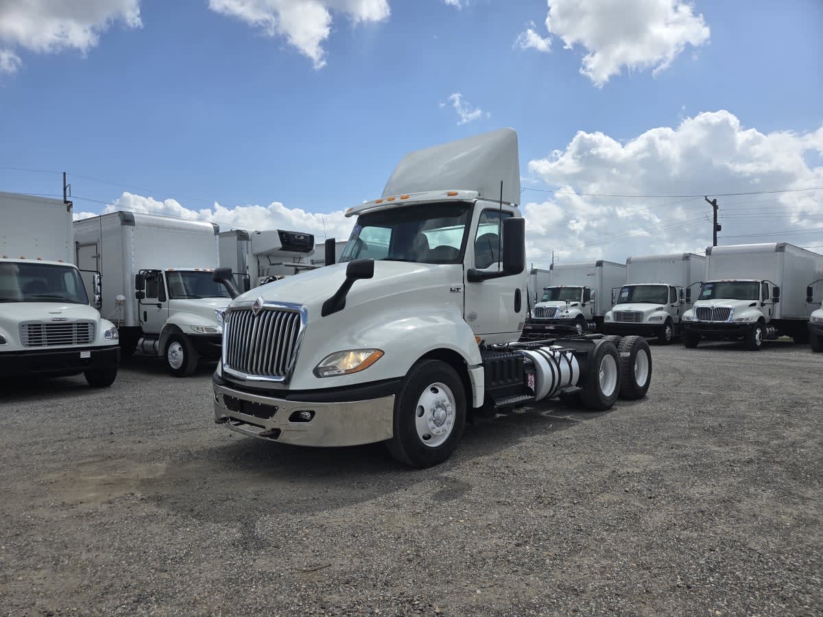 2019 Navistar International LT625 DAYCAB T/A 869991