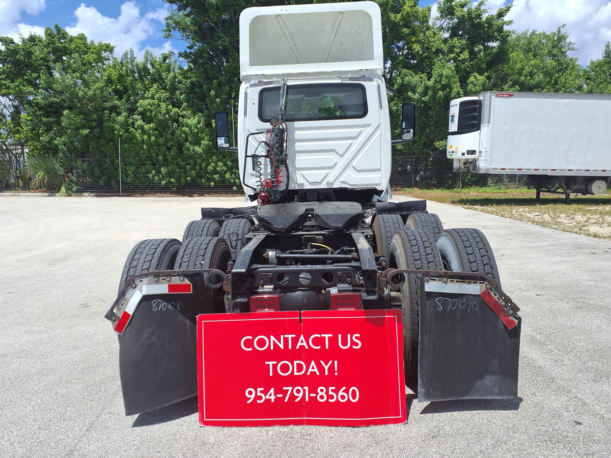 2019 International - image 5