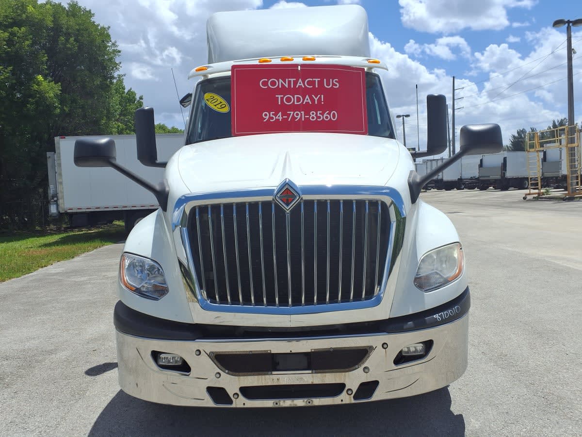 2019 International - image 2