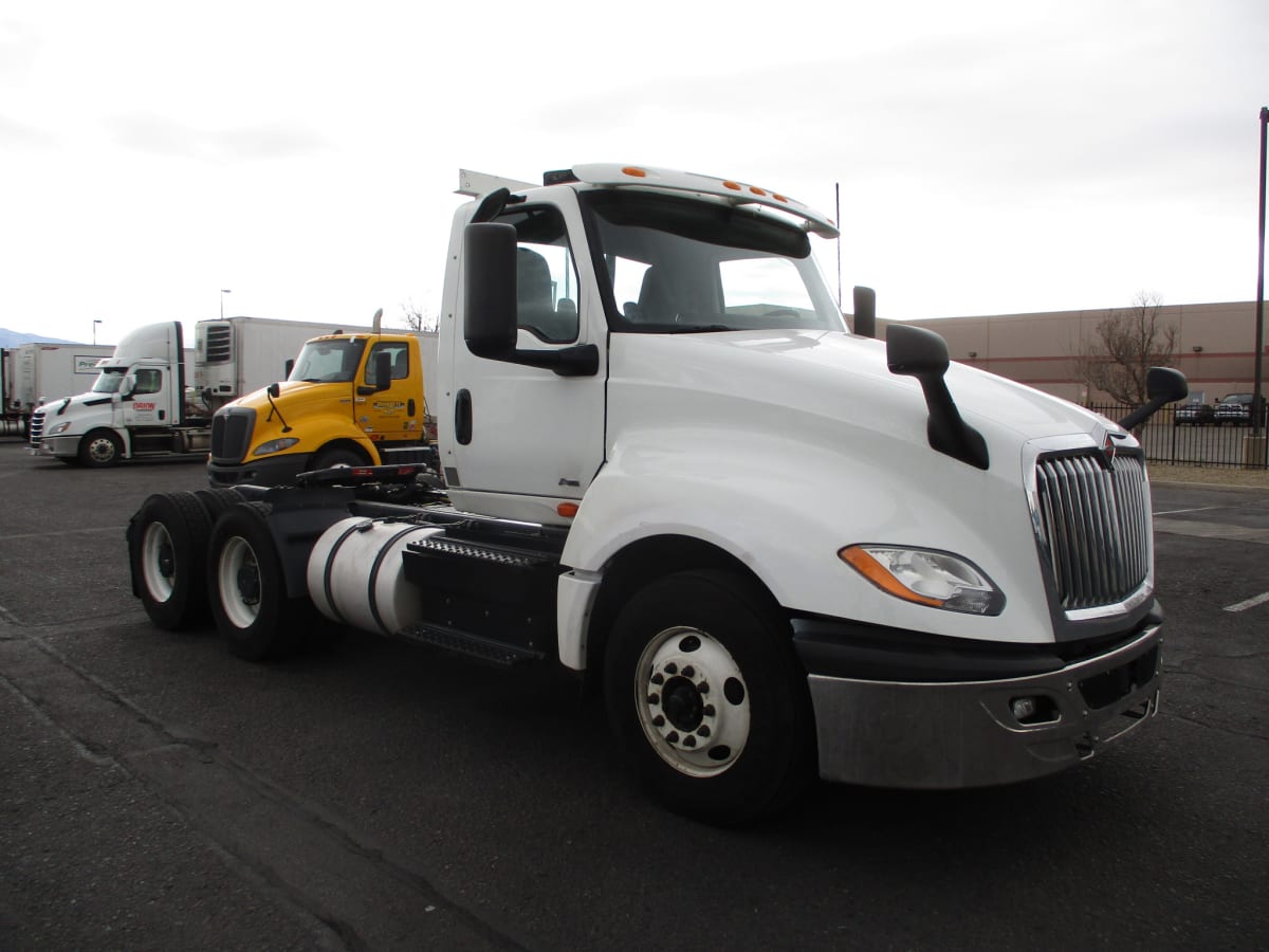 2019 Navistar International LT625 DAYCAB T/A 870020