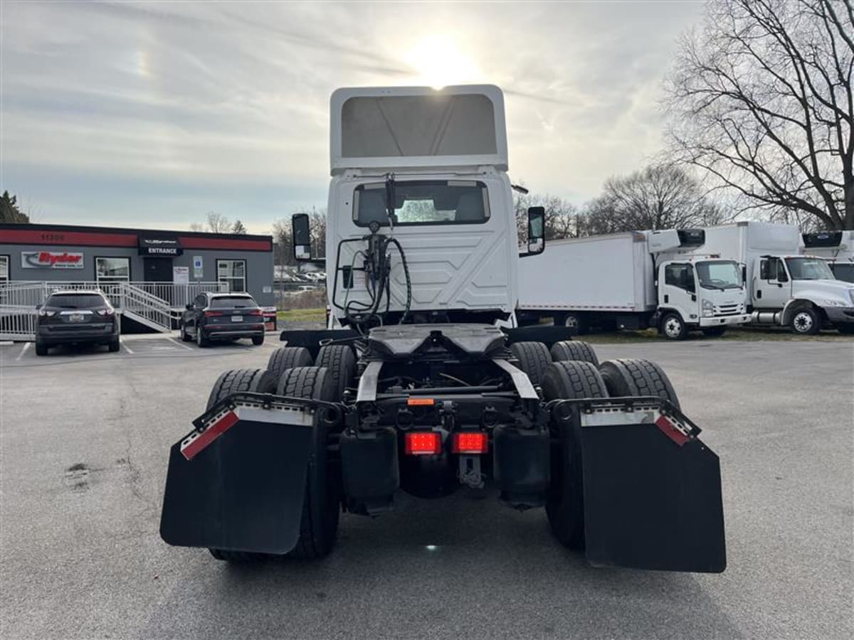 2019 International - image 5