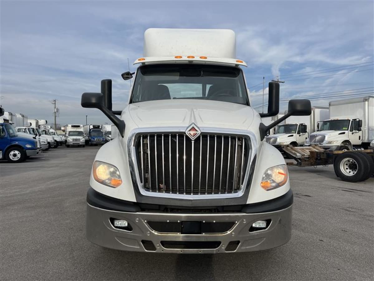 2019 International - image 2