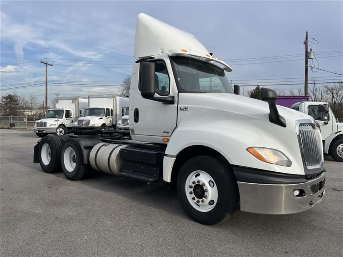 2019 International - image 3