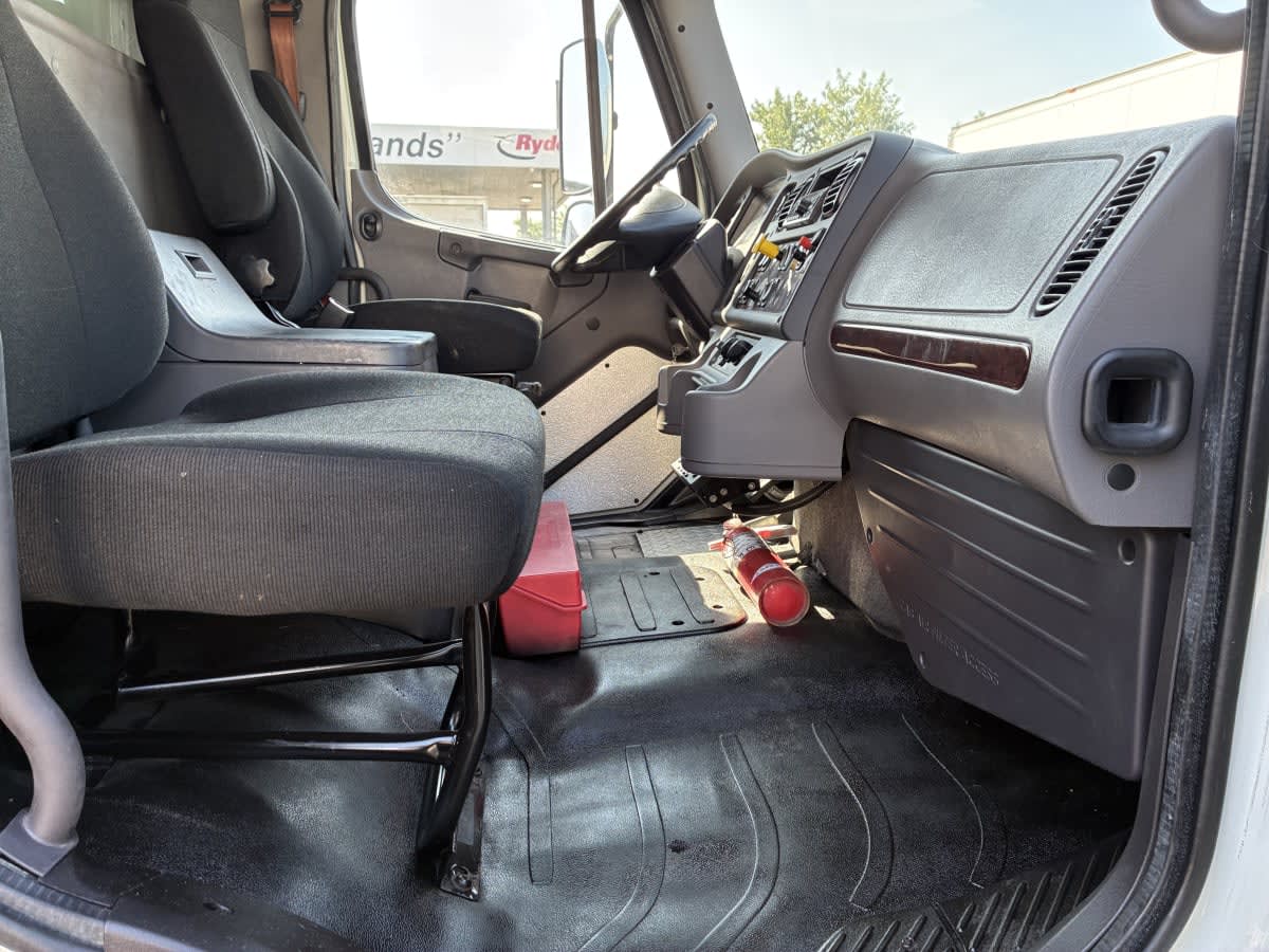 2019 Freightliner/Mercedes M2 106 870038
