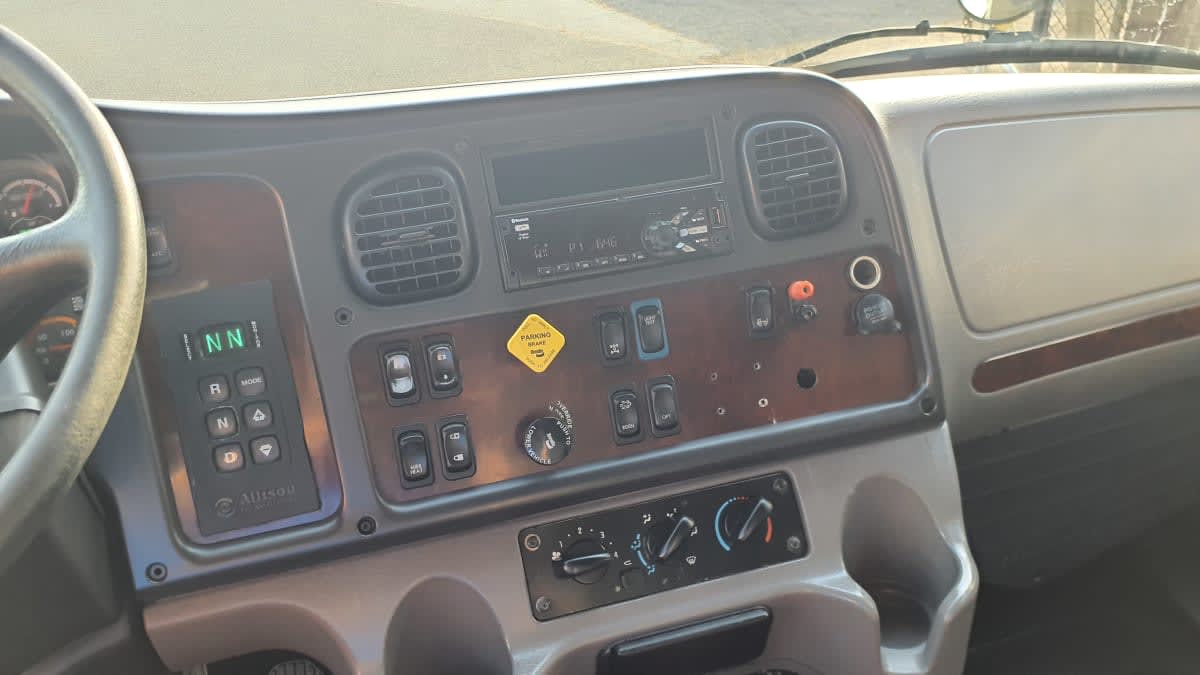 2019 Freightliner M2 106 in Springfield, MA — photo 8