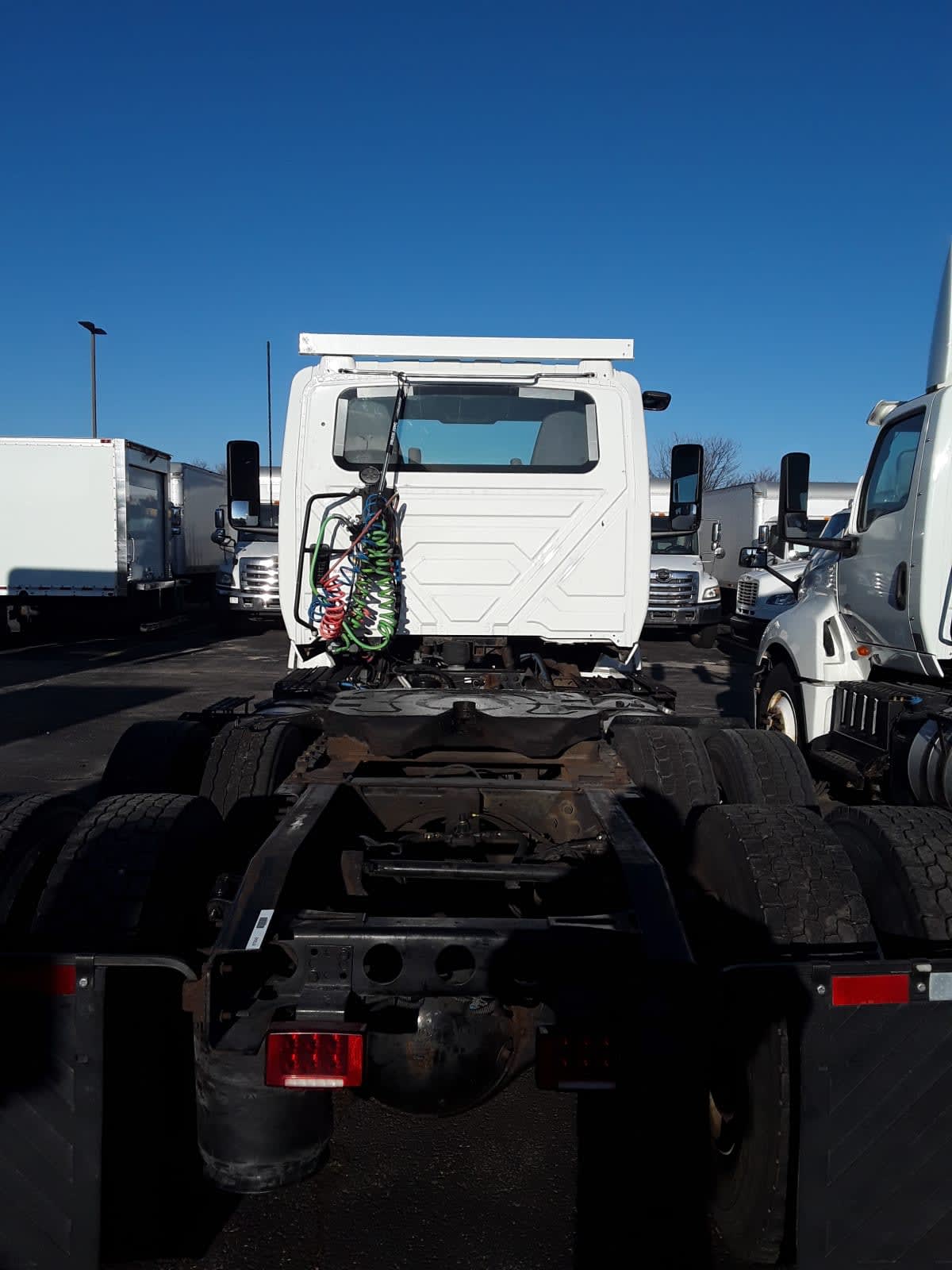 2019 Navistar International LT625 DAYCAB T/A 870042