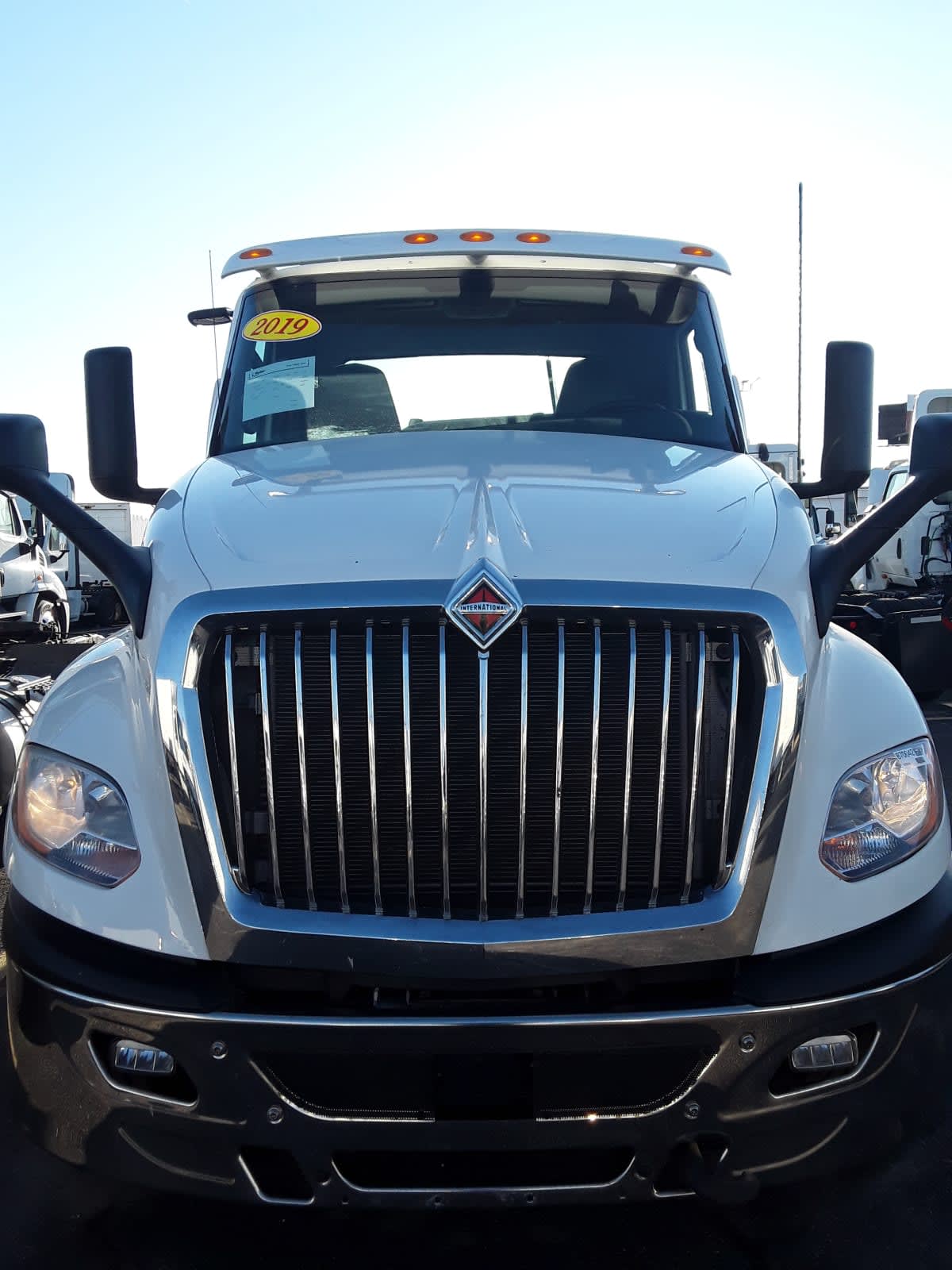 2019 Navistar International LT625 DAYCAB T/A 870042