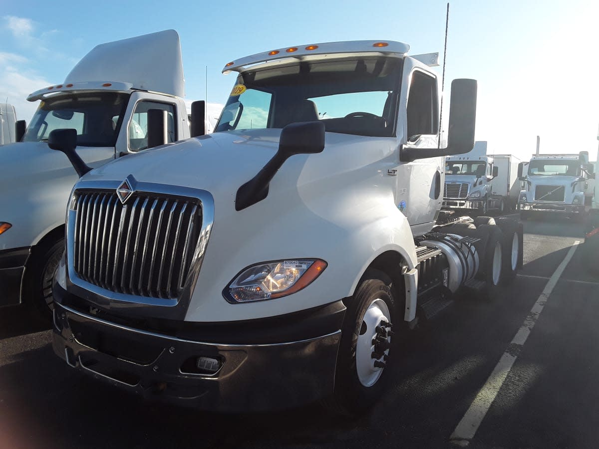 2019 Navistar International LT625 DAYCAB T/A 870042
