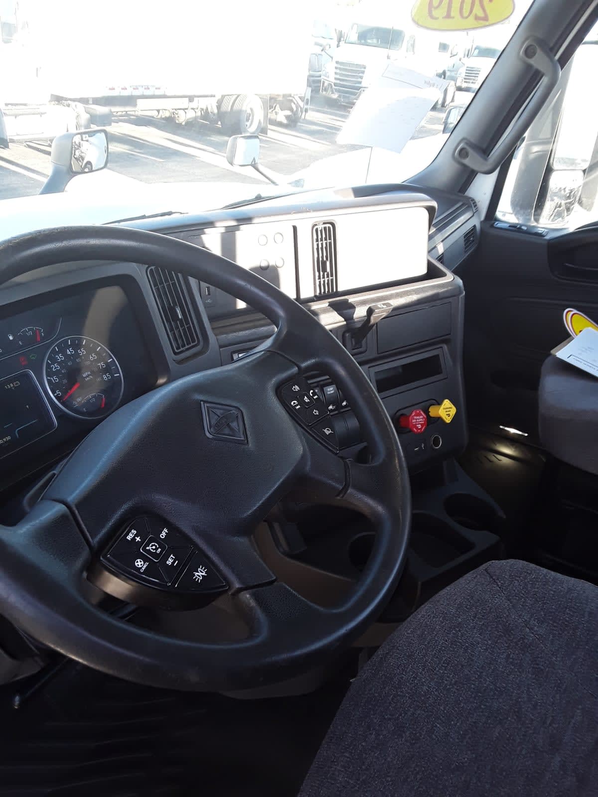 2019 Navistar International LT625 DAYCAB T/A 870042