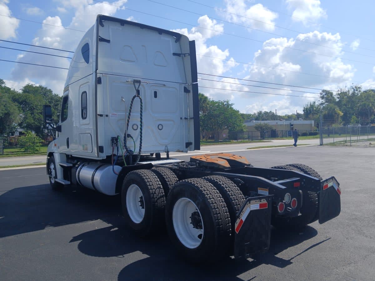 2019 Freightliner Cascadia in Jacksonville, FL — photo 6