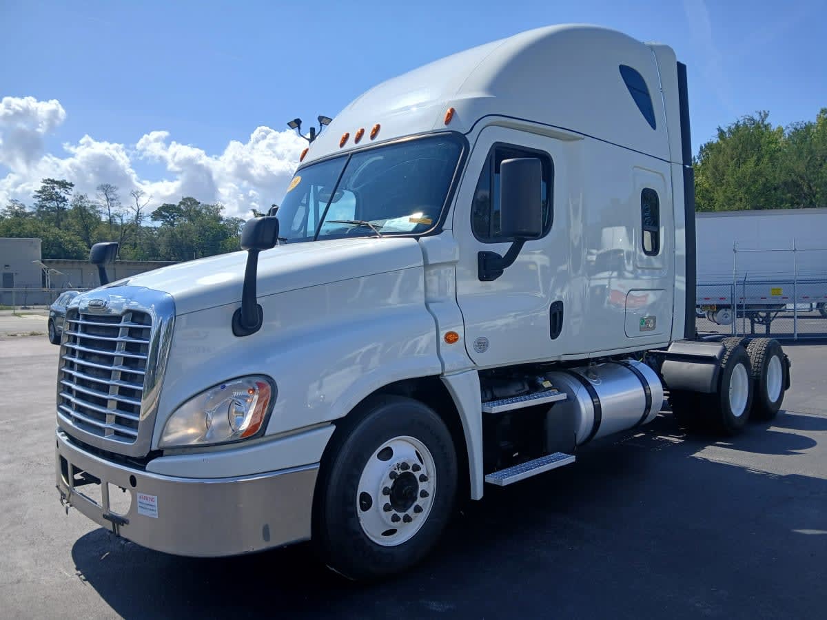 2019 Freightliner Cascadia in Jacksonville, FL — photo 3