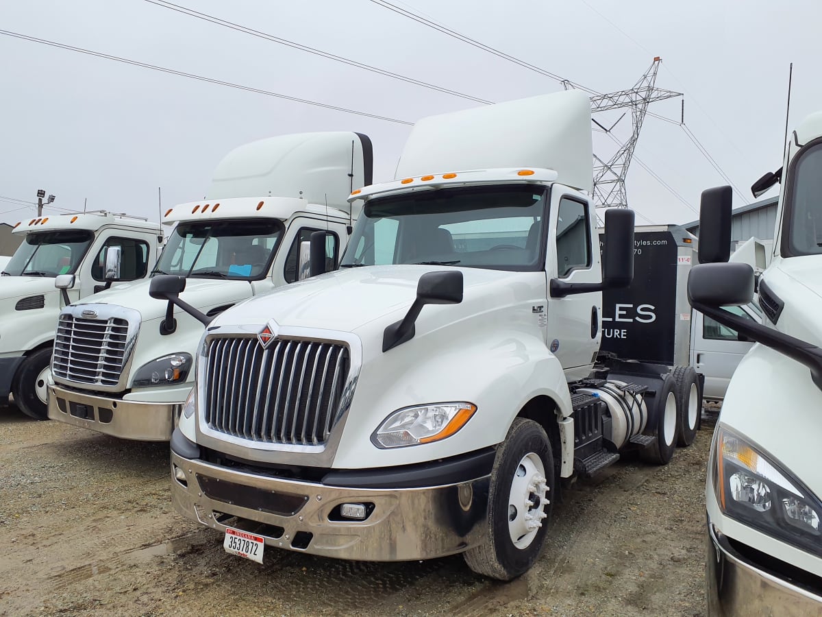 2019 Navistar International LT625 DAYCAB T/A 870084