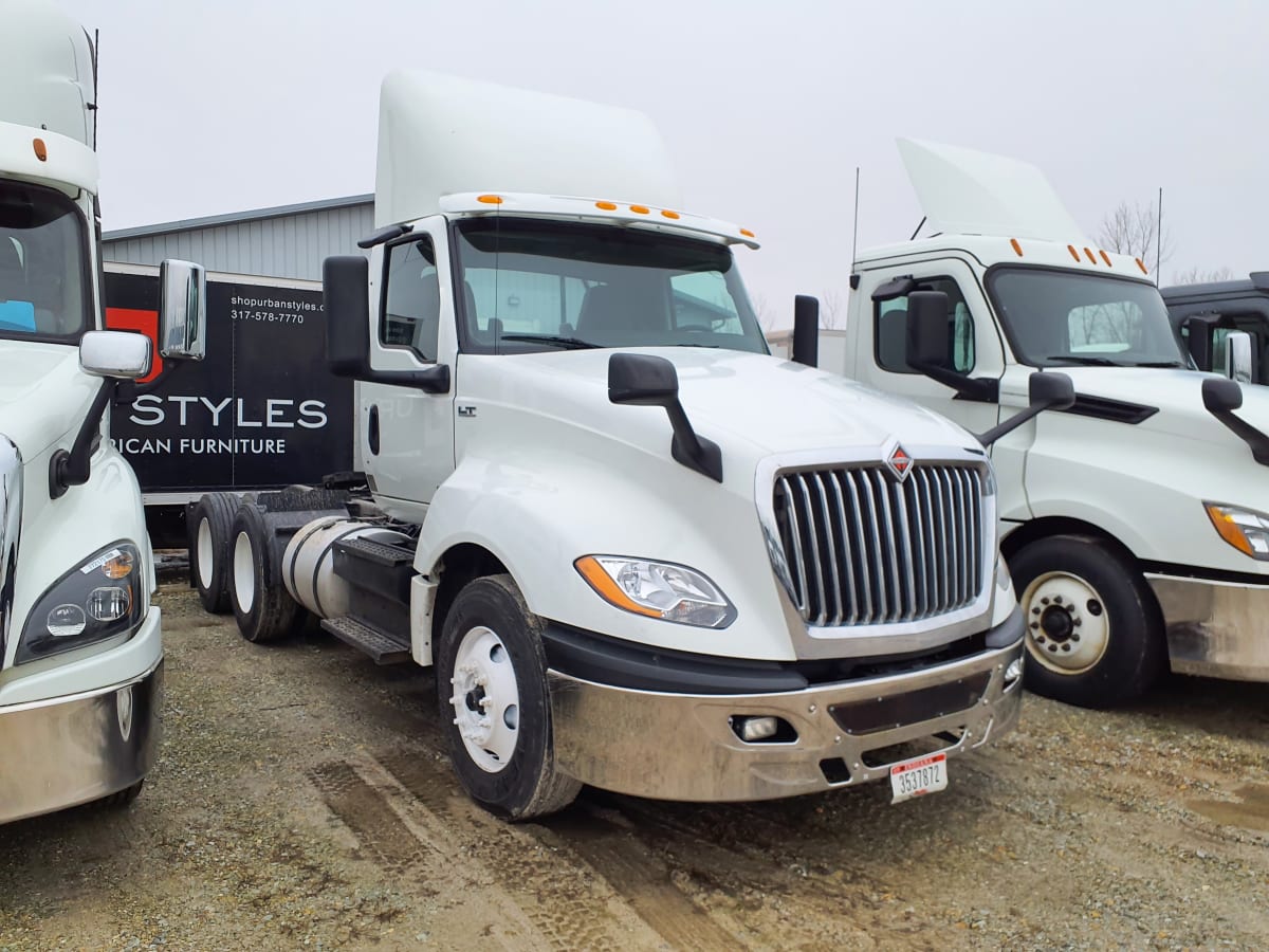 2019 Navistar International LT625 DAYCAB T/A 870084